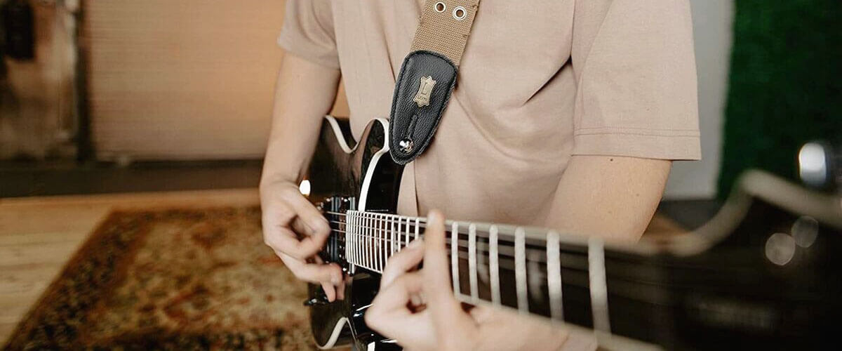 ways to put on a guitar strap